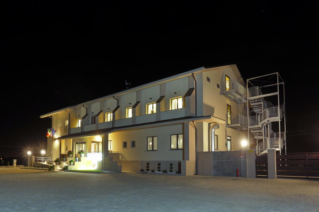Hotel Terre Dei Salici Caramagna Piemonte Esterno foto